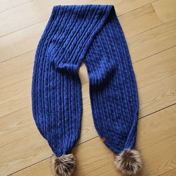 Frye & Co Scarf Deep Blue Cable Knit Faux Fur Pom Whimsy Preppy School - Picture 2 of 8